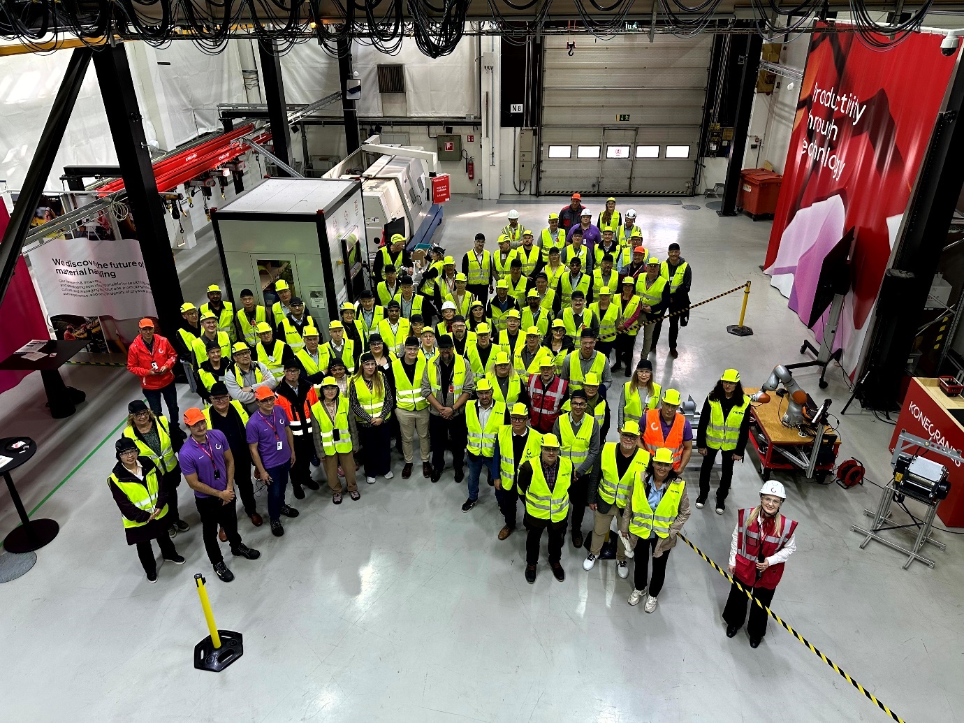 Kuva, joka sisältää kohteen pelastaja, ryhmä, Heijastinvaatteet, henkilö

Tekoälyn generoima sisältö voi olla virheellistä.